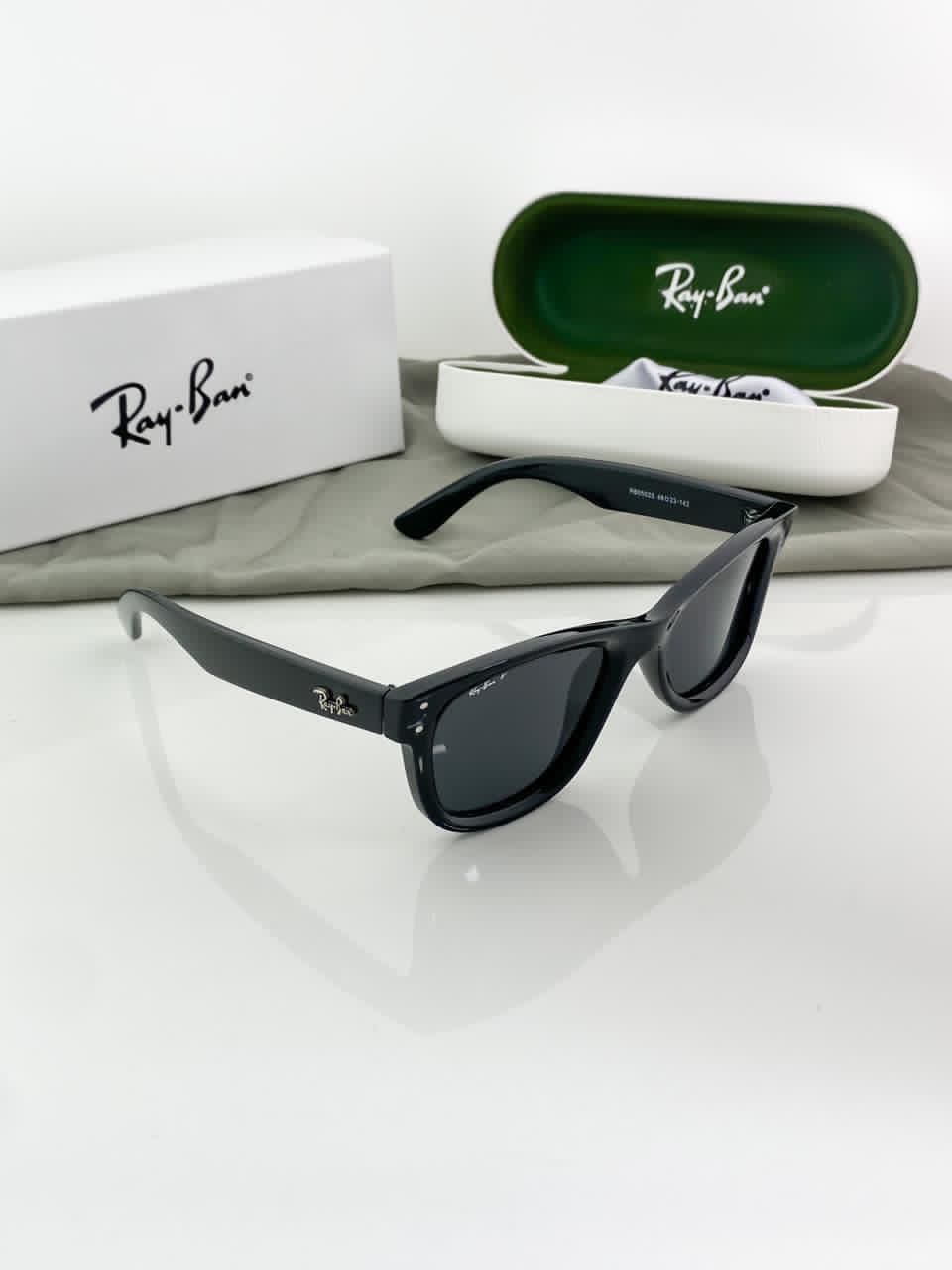 Ray-Ban Wayfarer Polarized Sunglasses - Gloss Black Acetate