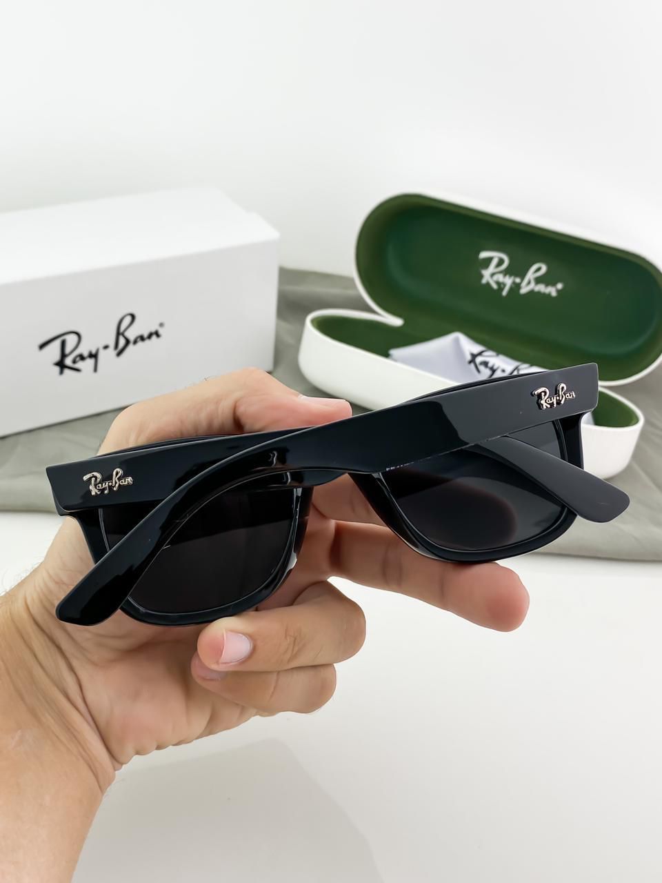 Ray-Ban Wayfarer Polarized Sunglasses - Gloss Black Acetate