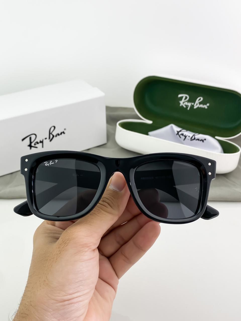 Ray-Ban Wayfarer Polarized Sunglasses - Gloss Black Acetate