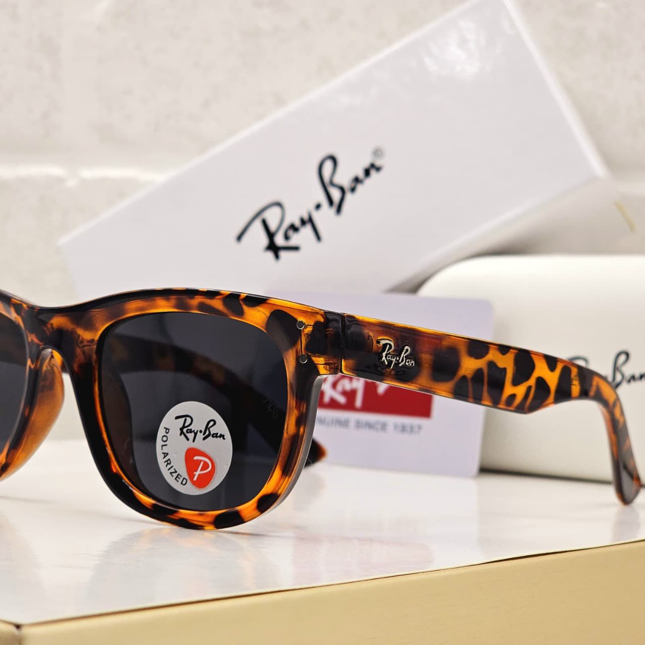 Ray-Ban Wayfarer Polarized Sunglasses - Light Tortoise / Leopard Frame