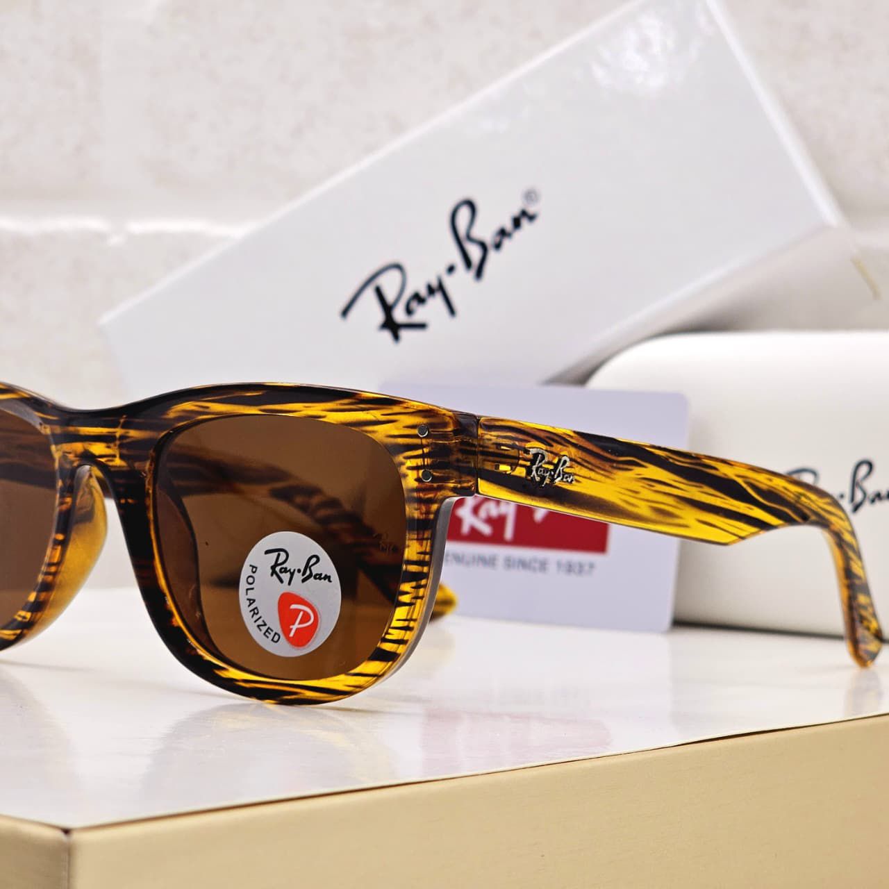 Ray-Ban Wayfarer Polarized Sunglasses - Striped Havana & Brown Lenses