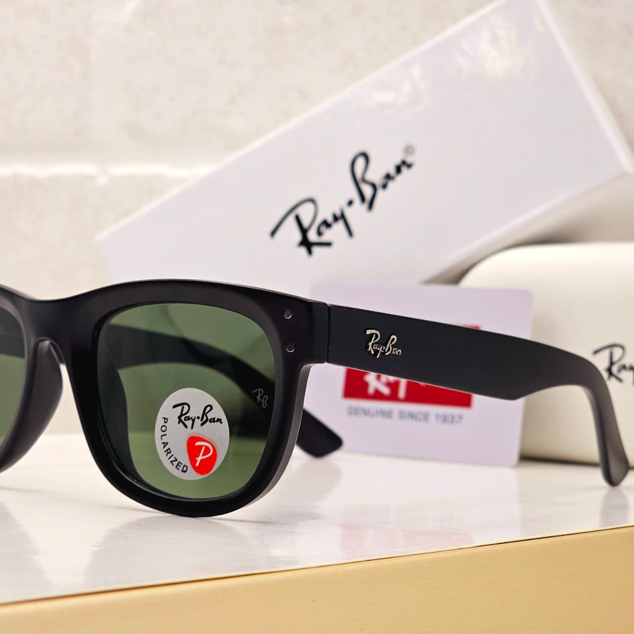 Ray-Ban Wayfarer Polarized Sunglasses - Matte Black G-15 Green Lenses